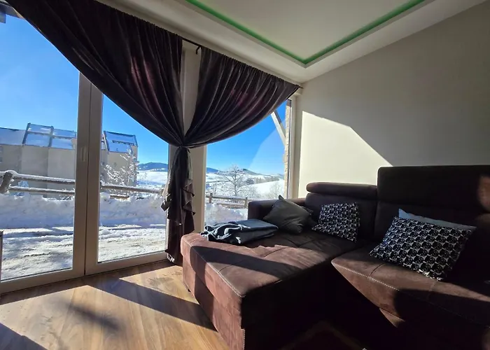 Lux Pine House شقة